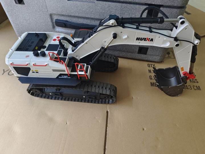 Realistic Control, Strong Power, Ideal Toy for Little Engineers